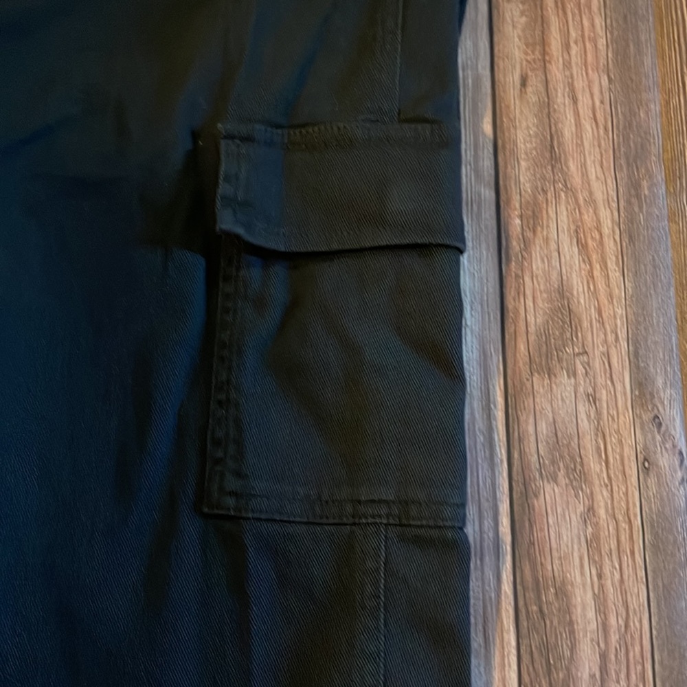 Navy Maternity Gap Cargo Pants! - Picture 4 of 8